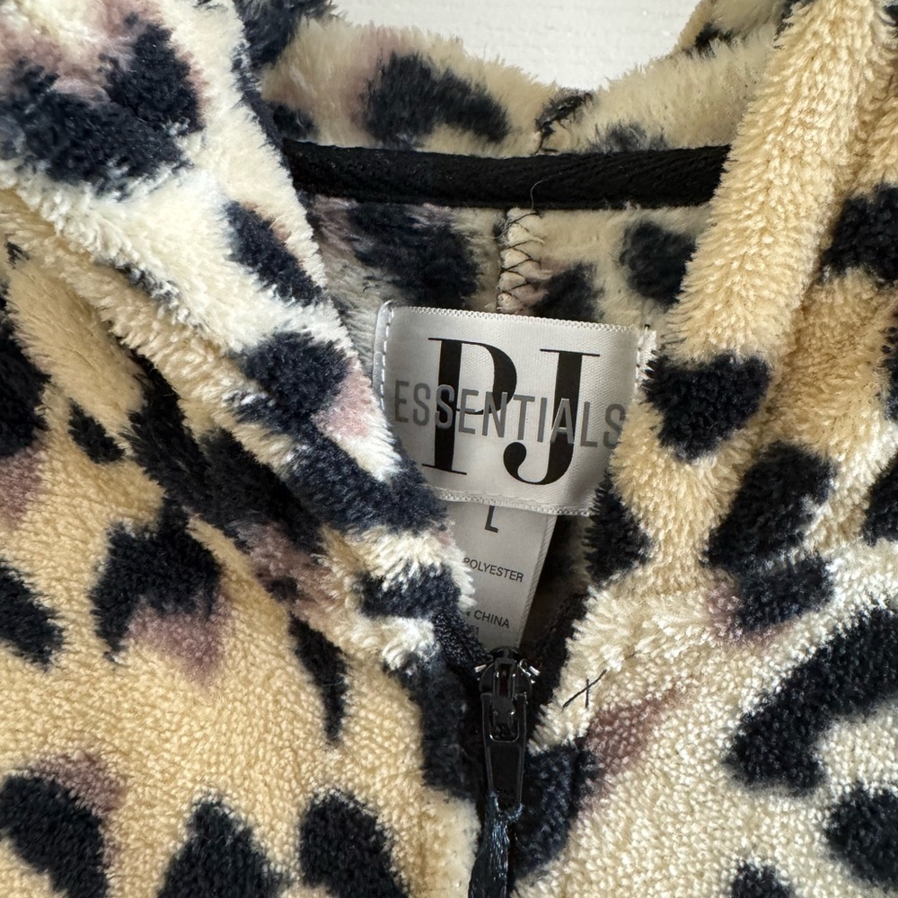 Leopard Print Hooded Onesie - Picture 5 of 6